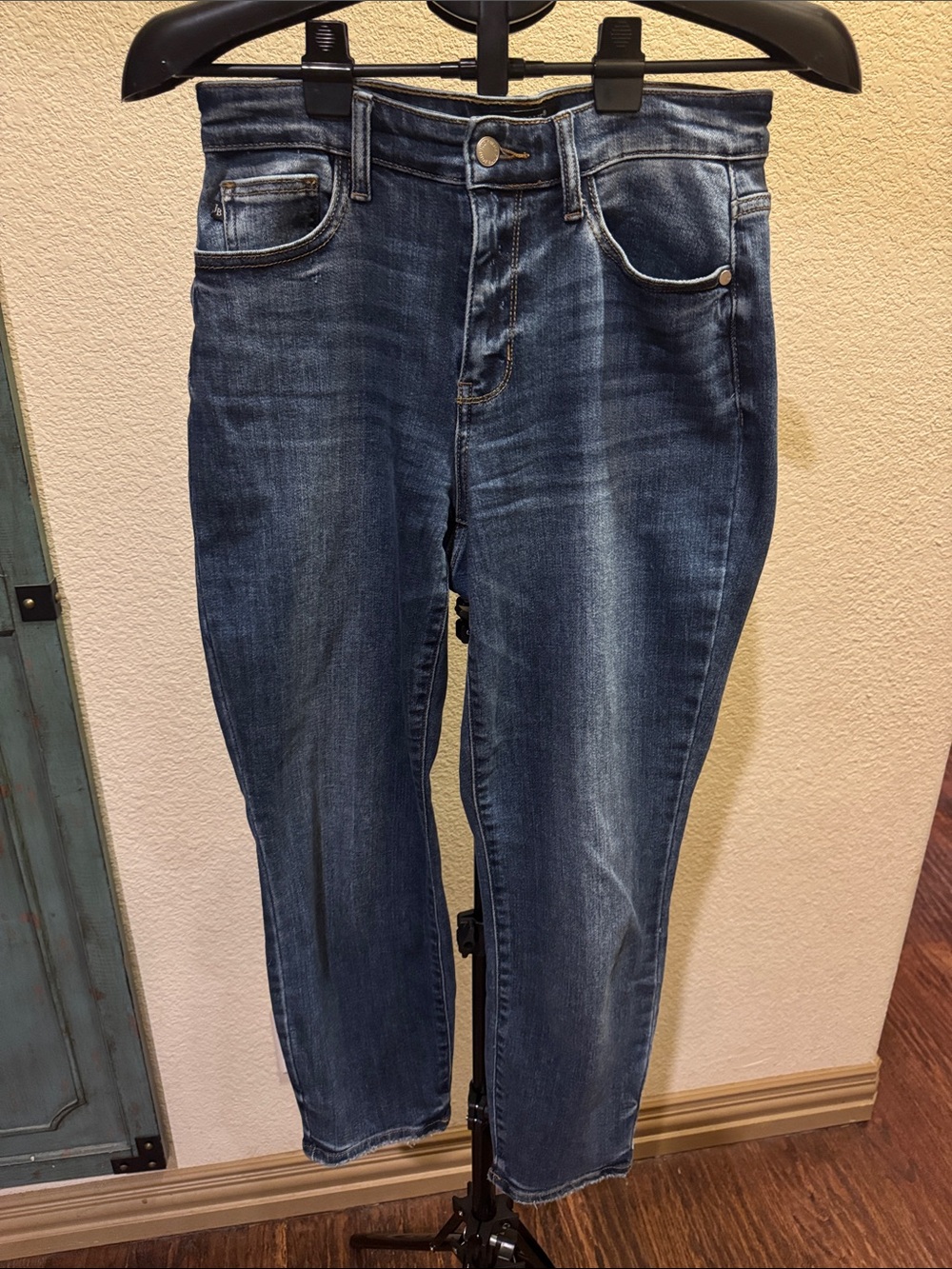 Judy Blue Dark Blue Ankle Crop Jeans